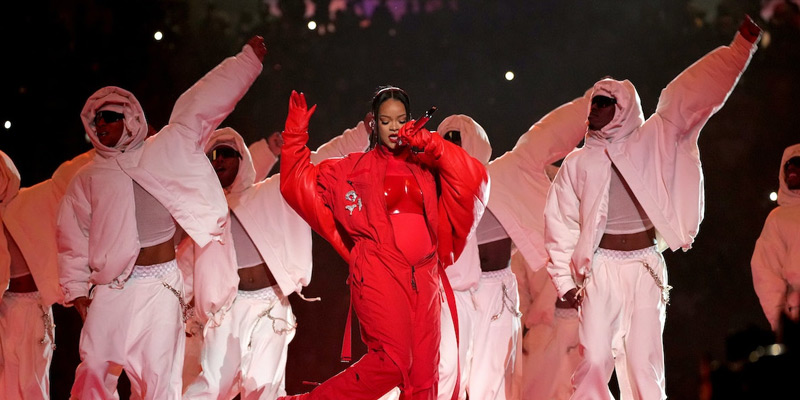 Meemi: Rihannan Super Bowlin puoliajan esitys Meemi: Rihannan Super Bowlin puoliajan esitys